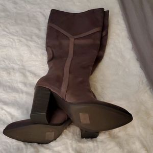 Boots, women's,